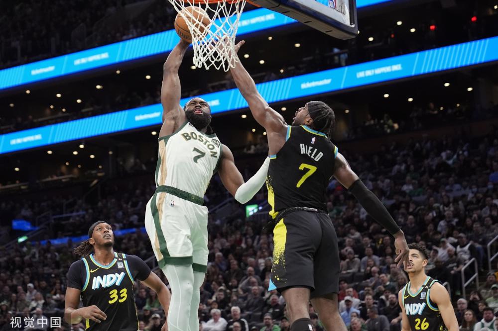 她在比赛中 她在比赛中