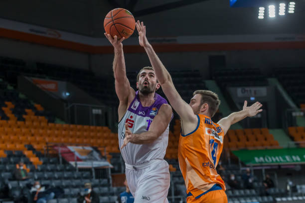 并降低受伤 并降低受伤